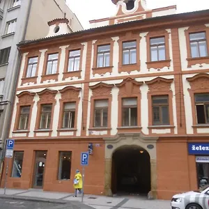 dlouha-apartment.praguehotelsweb.com/